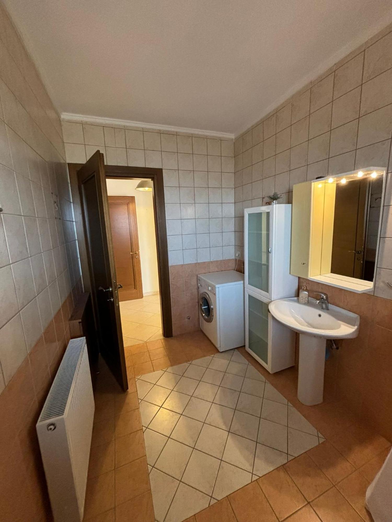 Lux - One Bedroom , Living , Kitchen , Bathroom - For 1 To 7 People, Also For Parties & Gatherings Up To 25 People, Only 15 Minutes From Thessaloniki Center And 8' Minutes From Thessaloniki Airport *