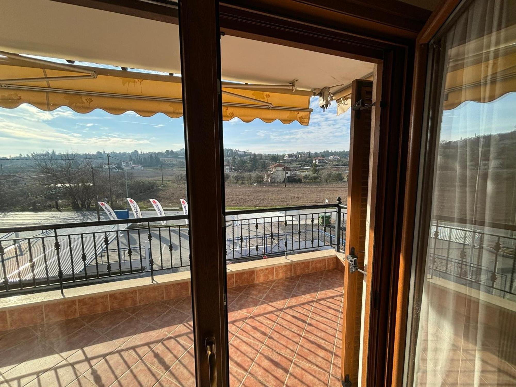 Lux - One Bedroom , Living , Kitchen , Bathroom - For 1 To 7 People, Also For Parties & Gatherings Up To 25 People, Only 15 Minutes From Thessaloniki Center And 8' Minutes From Thessaloniki Airport Apartment Neon Rysion