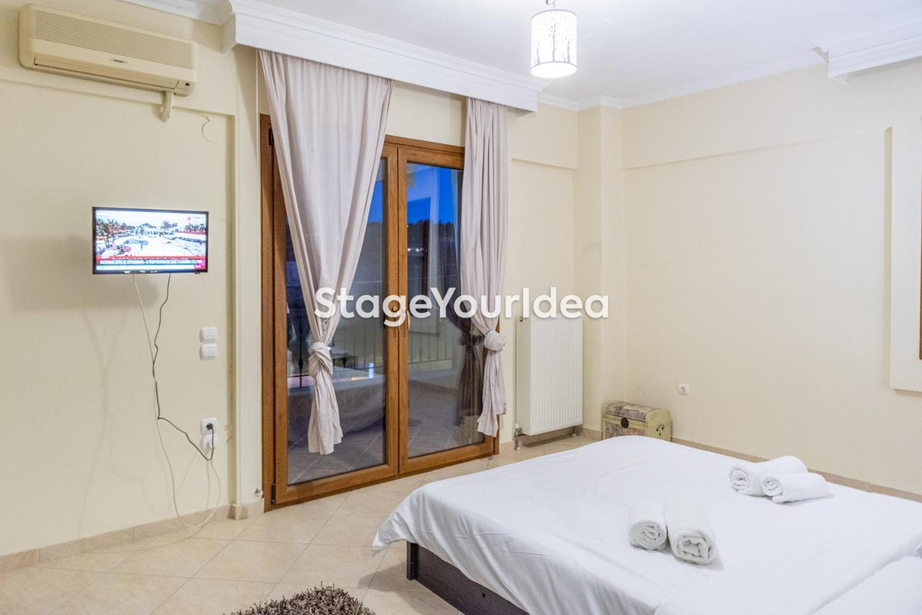 Apartment Lux - One Bedroom , Living , Kitchen , Bathroom - For 1 To 7 People, Also For Parties & Gatherings Up To 25 People, Only 15 Minutes From Thessaloniki Center And 8' Minutes From Thessaloniki Airport Neon Rysion