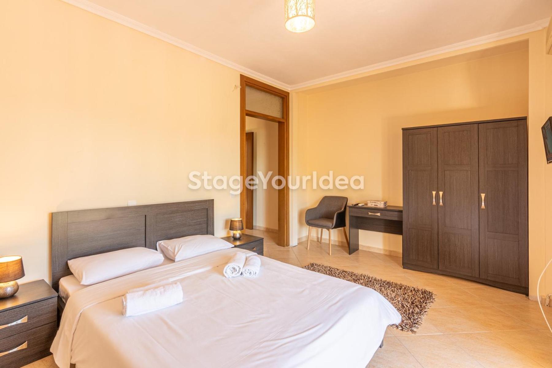 Apartment Lux - One Bedroom , Living , Kitchen , Bathroom - For 1 To 7 People, Also For Parties & Gatherings Up To 25 People, Only 15 Minutes From Thessaloniki Center And 8' Minutes From Thessaloniki Airport Neon Rysion